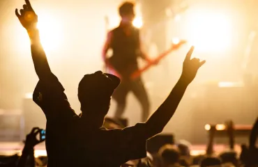 live-music-concert-U-1